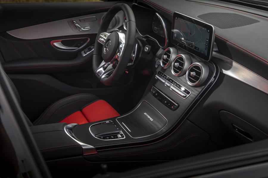 Интерьер Mercedes-AMG GLC63 4Matic+ (X253) 2019 года  (NA) (фото 18 из 81)